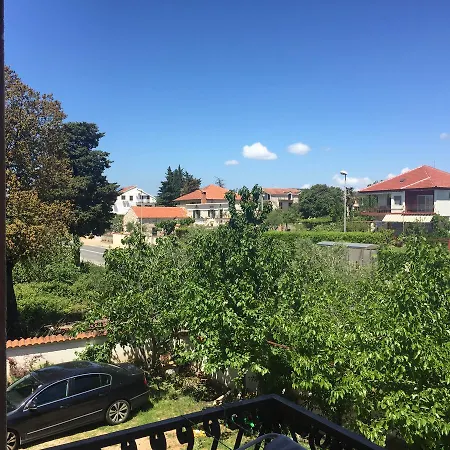 Appartement Sleeps 5 *