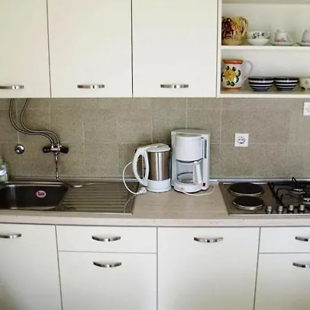 Appartement Sleeps 5 Turanj