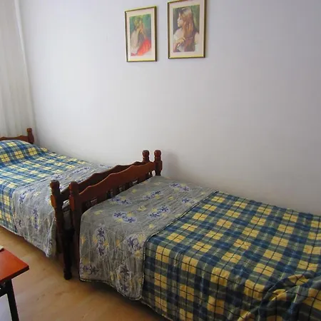 Sleeps 5 Turanj