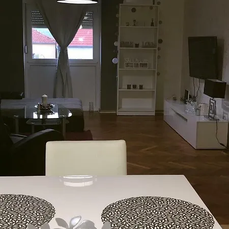 Sleeps 5 Turanj