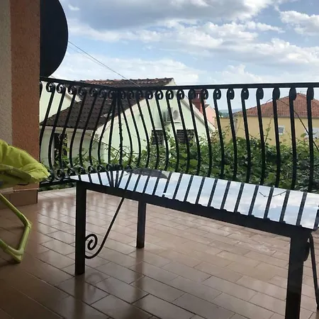 Appartement Sleeps 5 Turanj